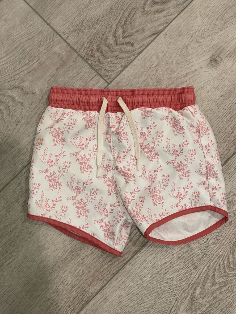 Minnow boys nantucket floral boardie, size 5/6 VGUC